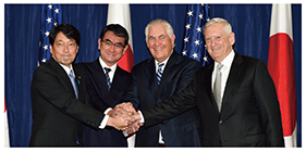 「2＋2」における、（左から）小野寺防衛大臣、河野外務大臣、ティラソン米国務長官（当時）及びマティス米国防長官（17（平成29）年8月）