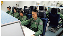 空自E-767早期警戒管制機内における警戒監視