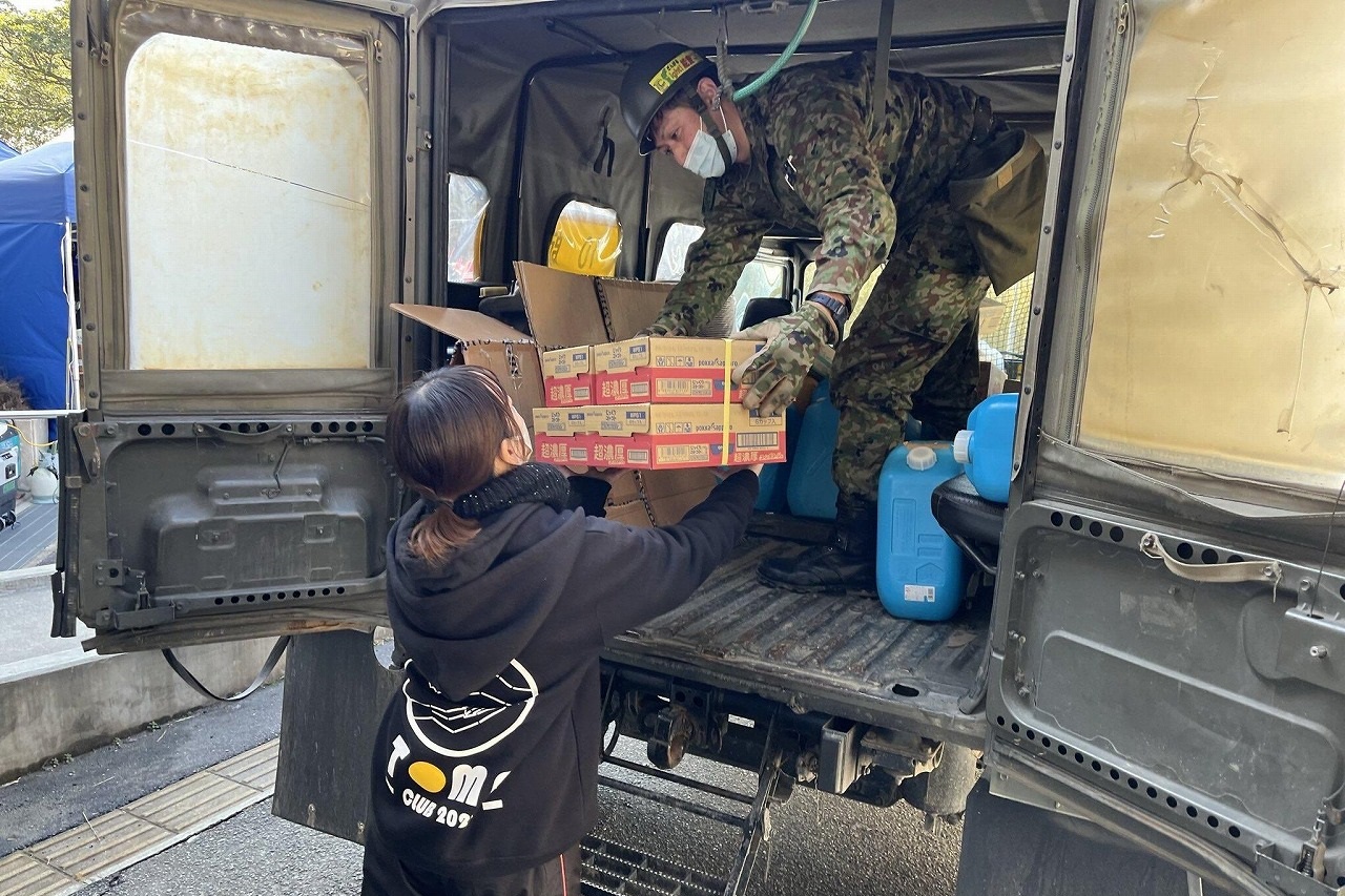 珠洲市日置ハウスにおける支援物資輸送（第14普通科連隊）