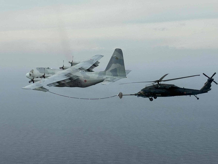 ＫＣ１３０－Ｈとの給油訓練　width=