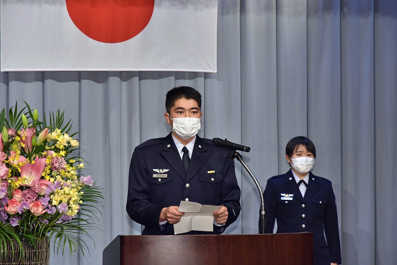 答辞を述べる新成人代表の画像