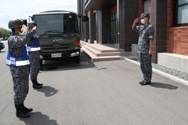 基地業務群司令へ申告
