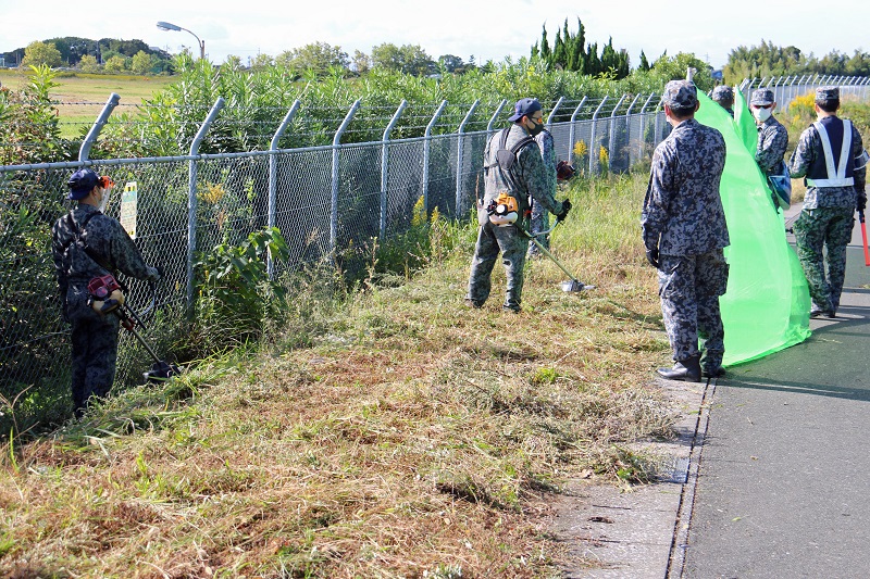 環境整備を実施する隊員