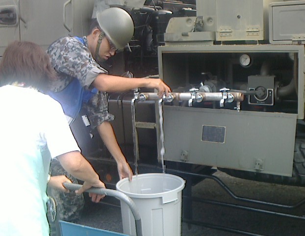 給水支援する第１次派遣隊