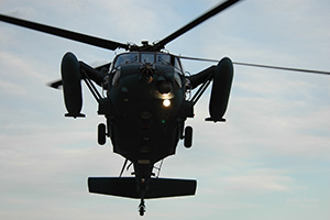 国際貿易　UH60J救難ヘリコプター　2機 UH-60J] JASDF Rescue Helicopter Hoist Rescue Training Demo