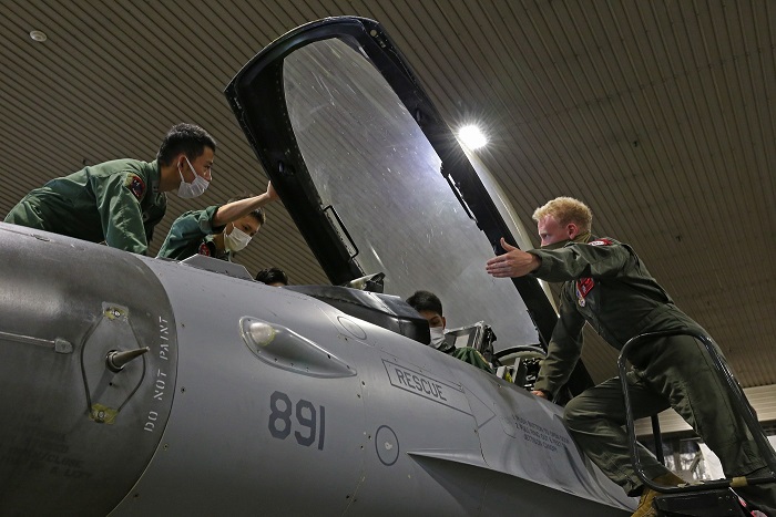 伝統のデザイン！【自衛隊装備品】航空自衛隊F–4EJファントム
