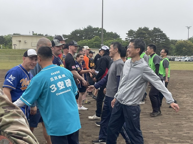 ▲試合前のあいさつ