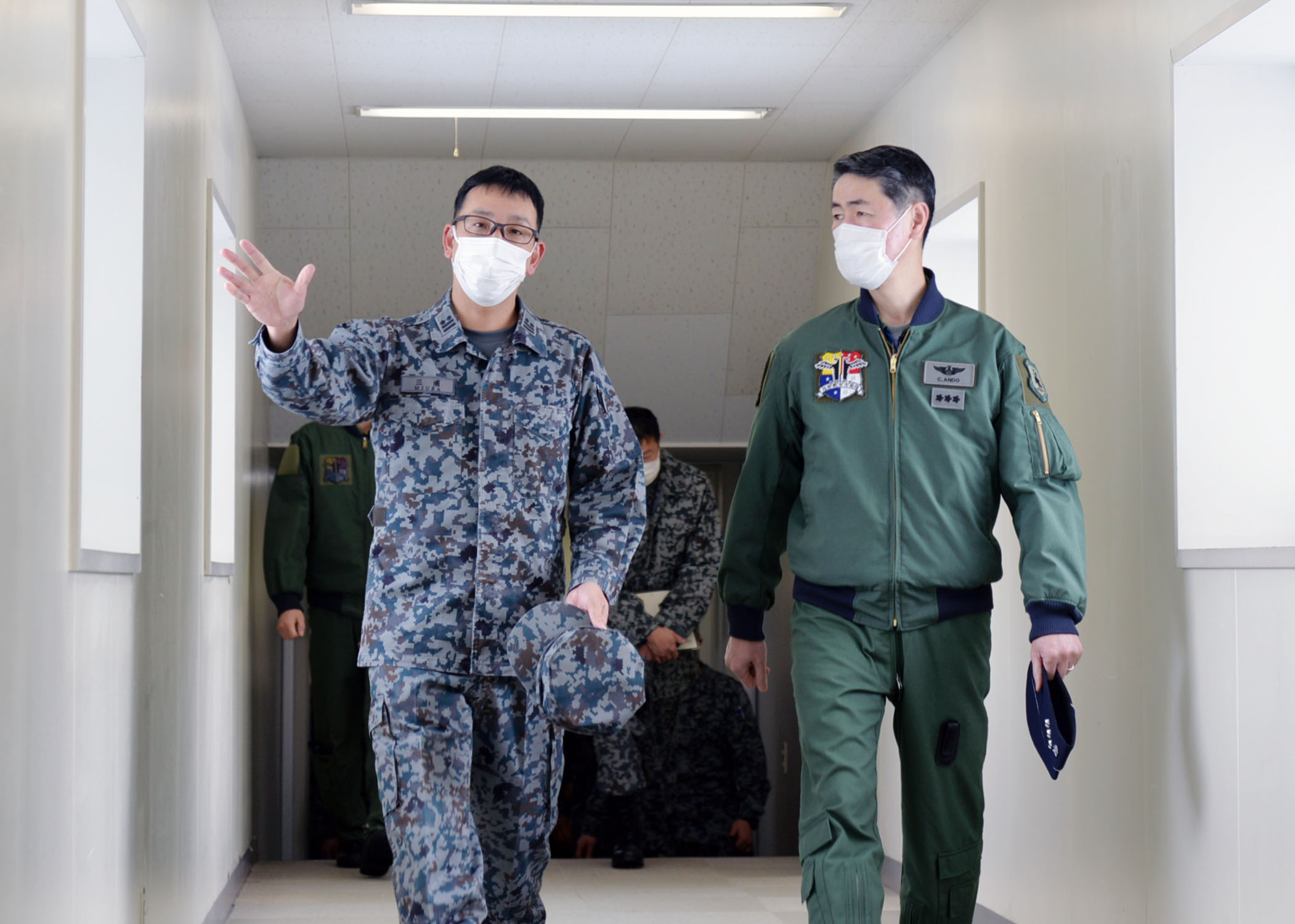 視察場所へ向かう司令官