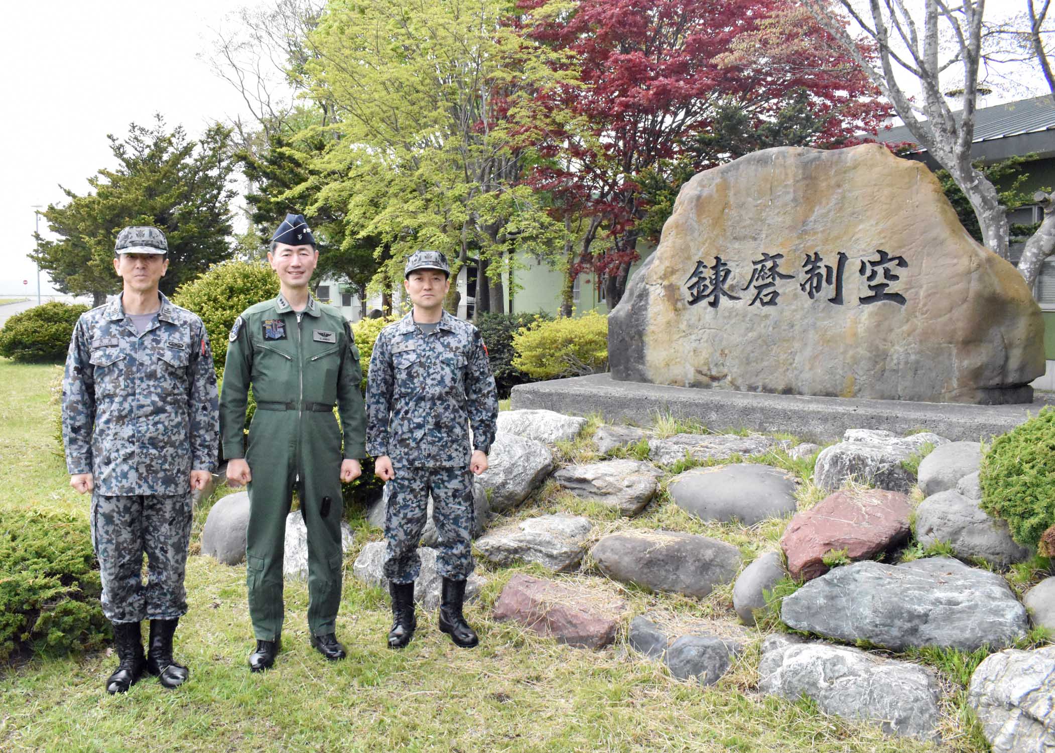 石碑前記念撮影
