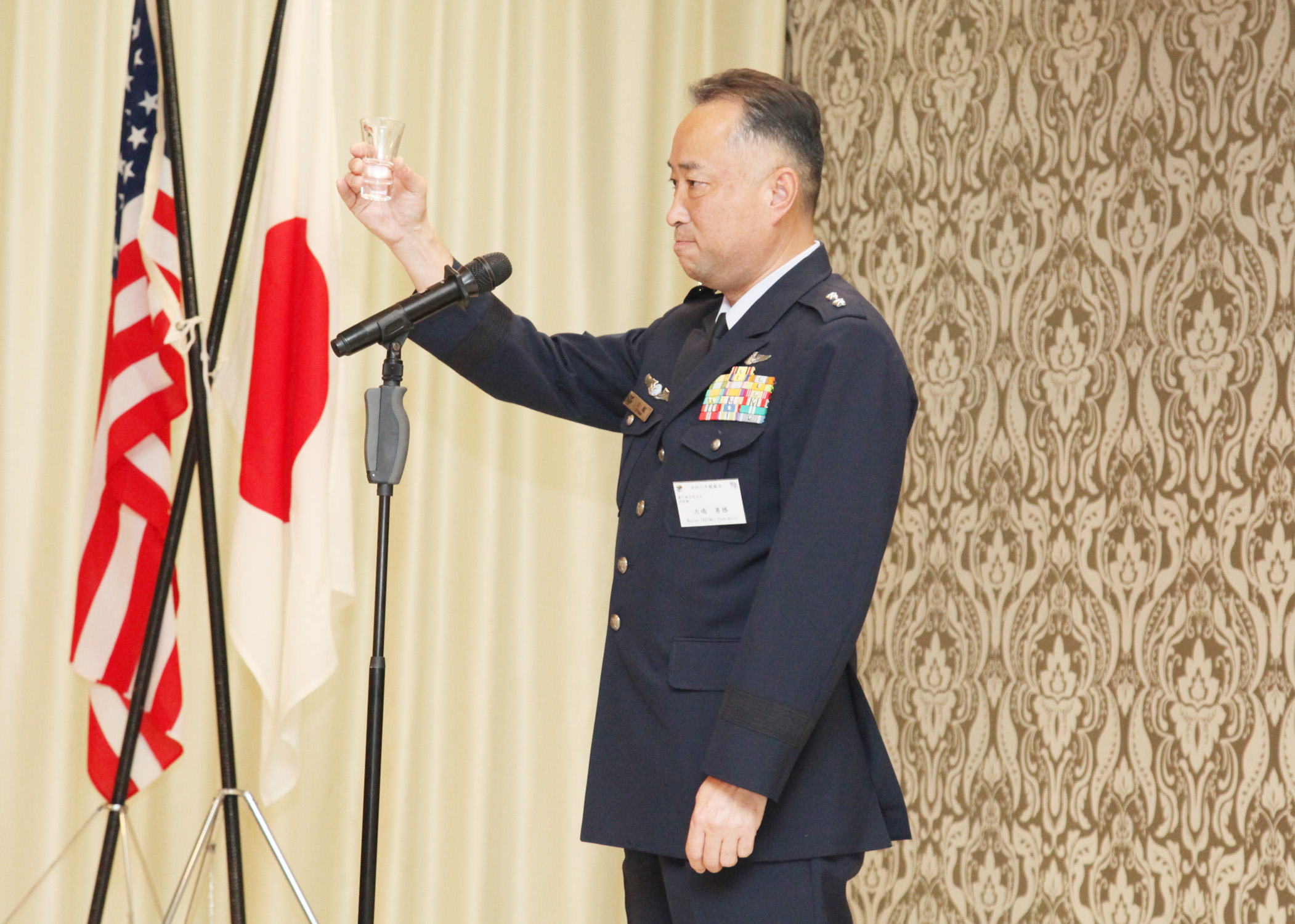 基地司令乾杯