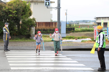 地域の方と協力しながら活動しました。