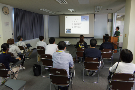 飛行群にて航空機運用等の説明を聞いていただきました。