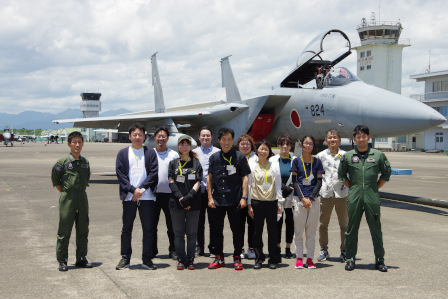 Ｆ－１５Ｊ戦闘機を間近で見学していただきました。