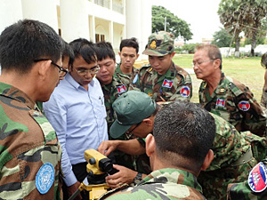 Trainees receive instruction from a GSDF instructor