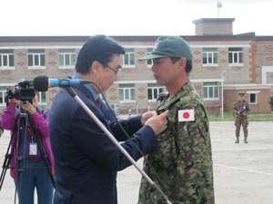 The GSDF officers were granted the medal for defense cooperation by the Mongolian Minister of Defense