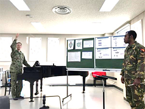 Instruction by the Central Band commander