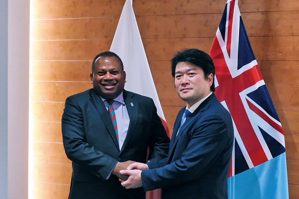 State Minister of Defense YAMAMOTO meeting with Minister Seruiratu on his visit to Fiji (Jan 2020)