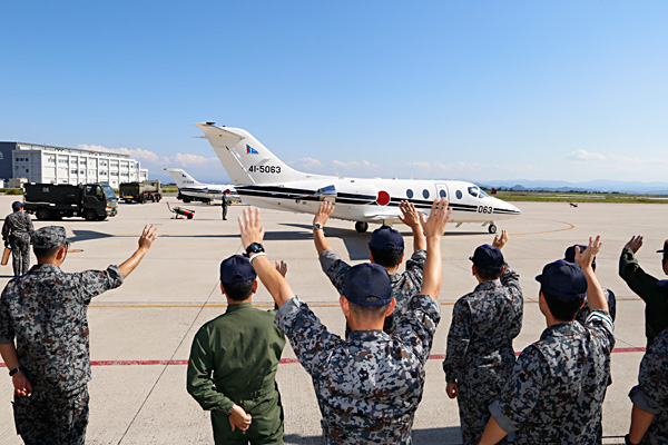 Sending off personnel for dispatch (Miho)