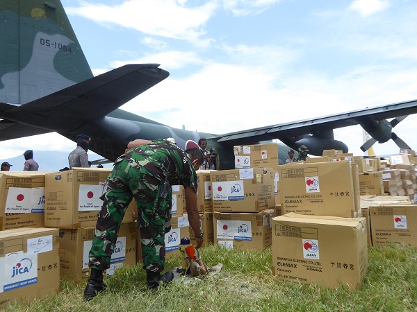 C-130 Transport Aircraft leaving Komaki for affected areas(Komaki)