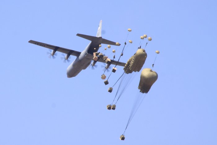 3_3_11%20米軍機からの重物投下(横田)%20(40).jpg