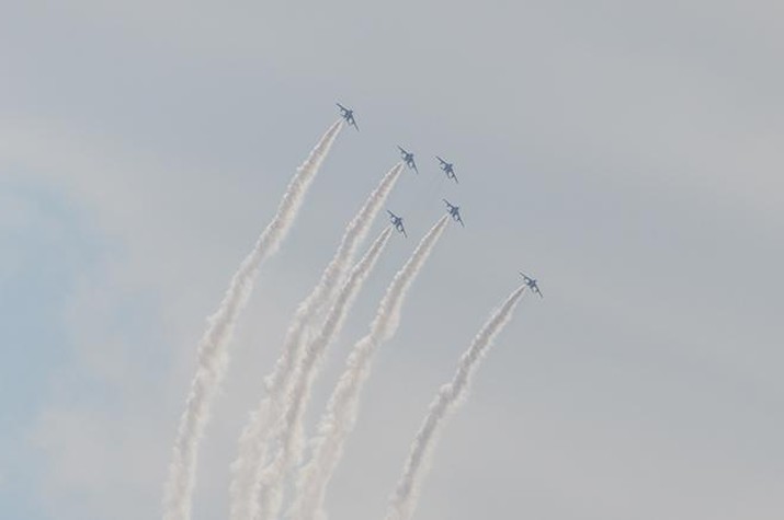 Salute Flyover by JASDF Blue Impulse