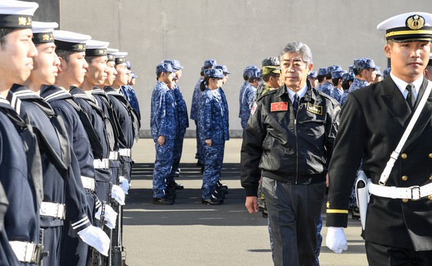 Minister of Defense Iwaya visits JS Izumo