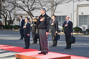 Minister of Defense Iwaya visits JS Izumo