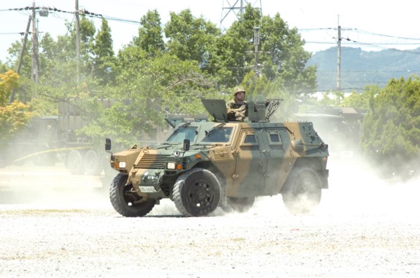 >軽装甲機動車(LAV)