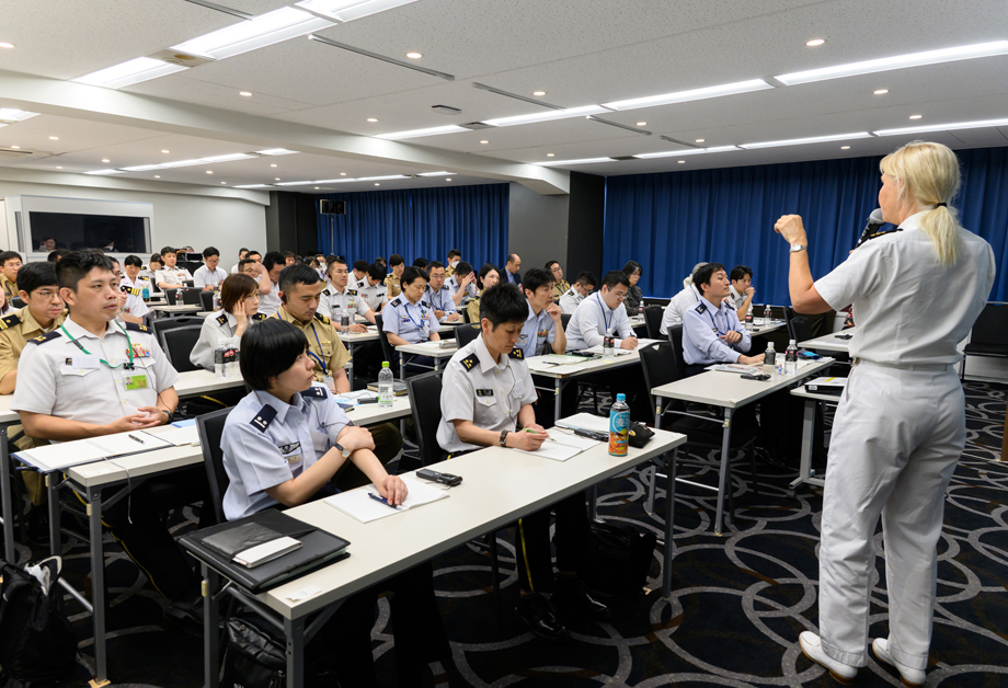 外国人講師による女性・平和・安全保障教育