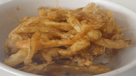 大きな手作りかき揚げ丼