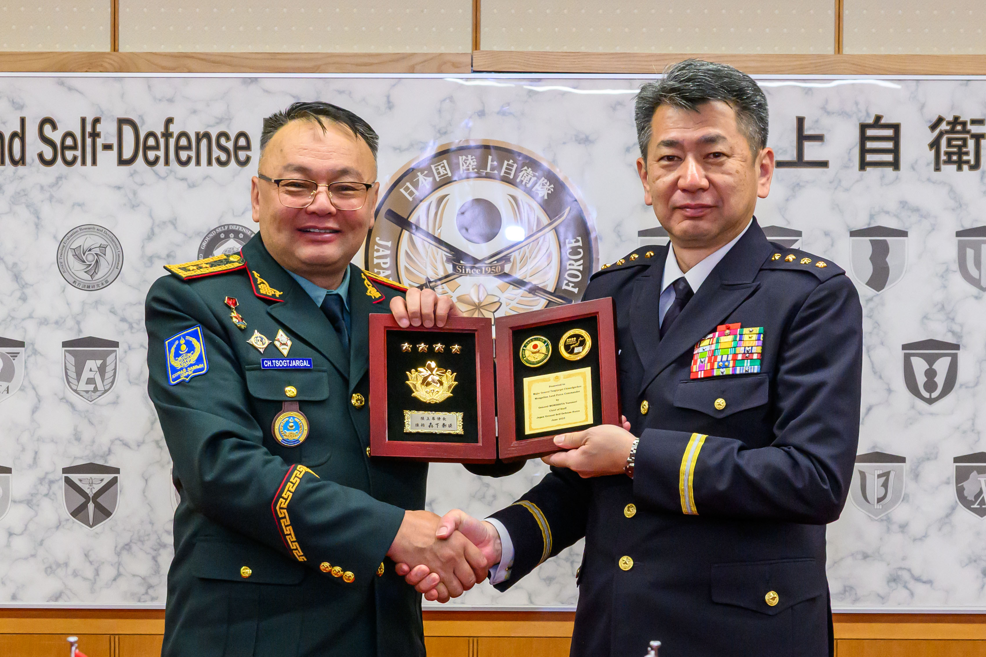 モンゴル陸軍司令官ツォグトジャルガル陸軍少将の公式招待 | 陸上