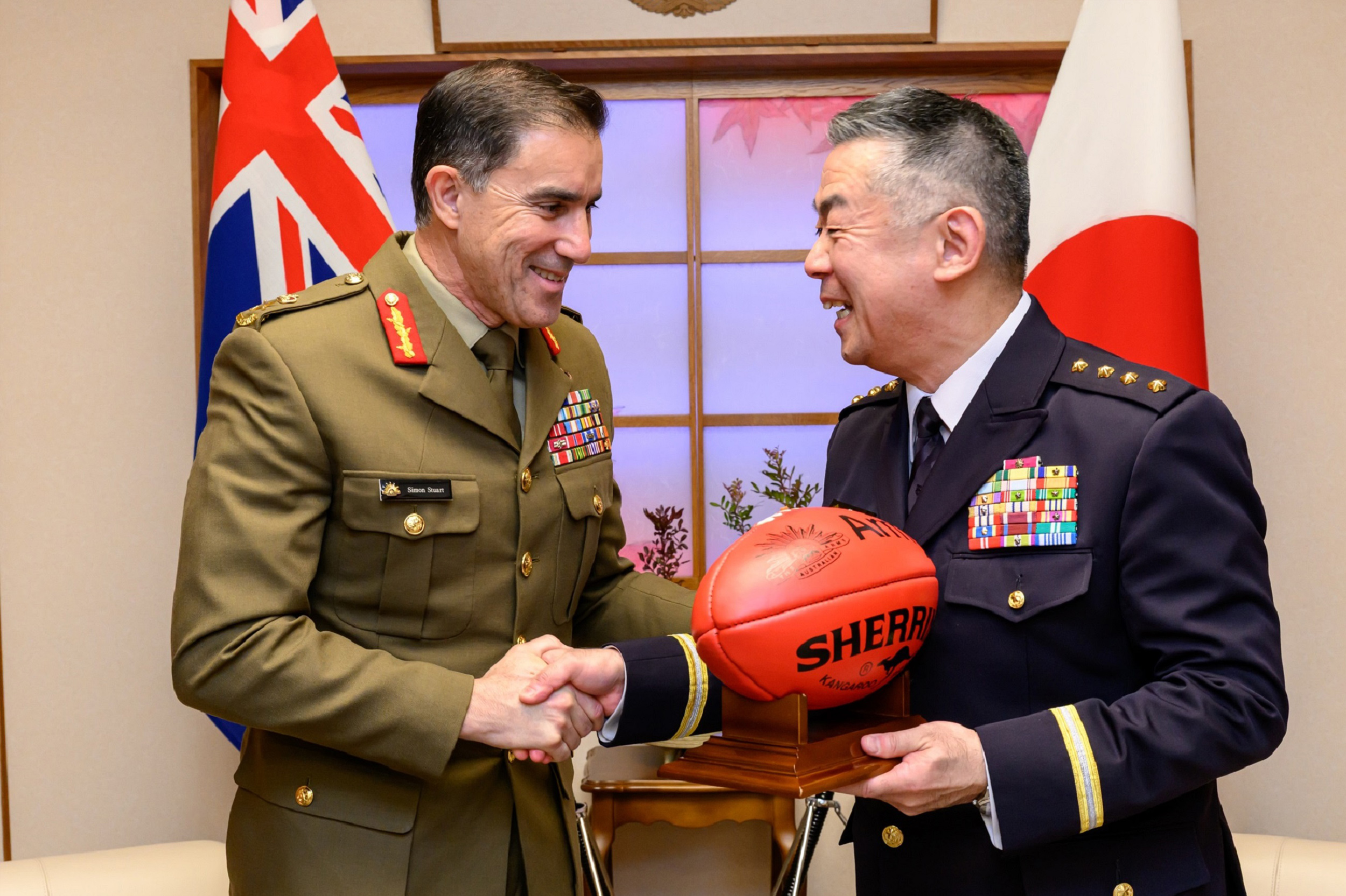 オーストラリア陸軍本部長サイモン・スチュアート中将と二者懇談