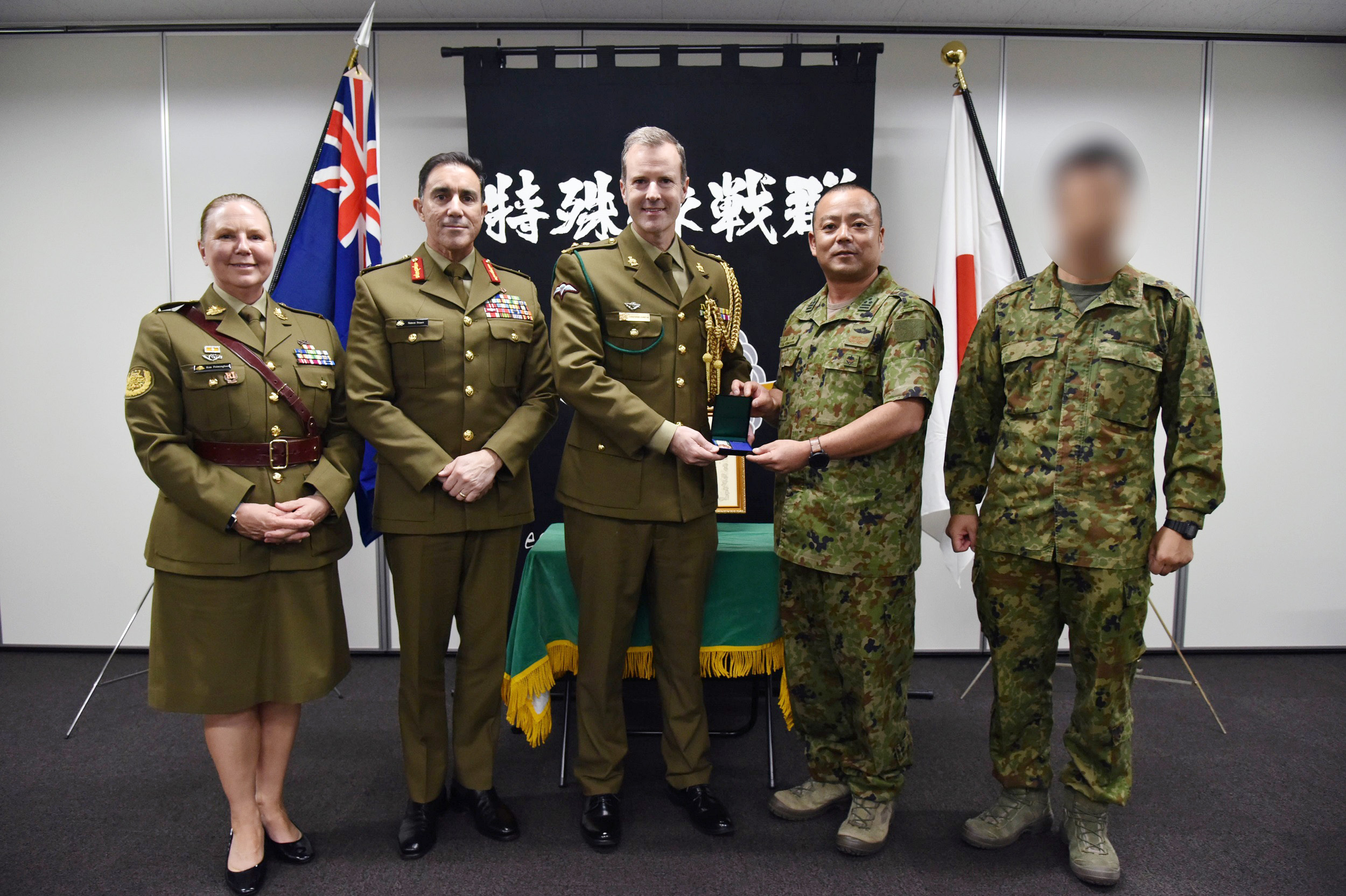 オーストラリア陸軍本部長サイモン・スチュアート中将と二者懇談