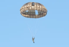 平成25年第1空挺団降下訓練始め | 陸上自衛隊 公式Webサイト：JGSDF