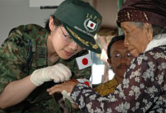 Emergency air transportation for the patients in Pakistan　(2005)