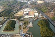 古墳に囲まれた学校の全景