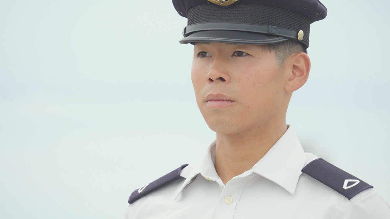制服姿の陸上自衛官3等陸曹