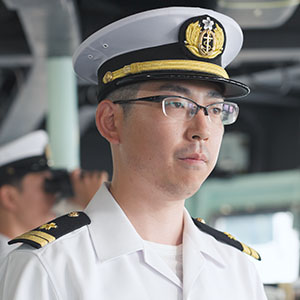海上自衛隊　艦艇幹部　１等海尉