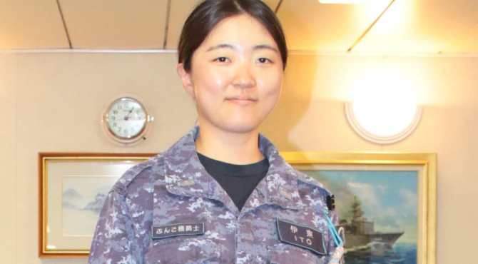 海上自衛隊 掃海母艦 機関士 3等海尉 伊東 日菜子