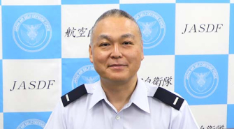 人事教育計画課　准空尉　上田　順一
