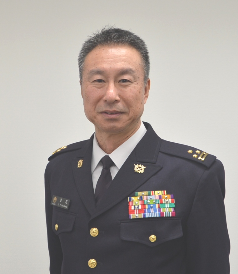 久留米駐屯地司令 1等陸佐 古庄 信二 久留米駐屯地司令 1等陸佐 古庄 信二
