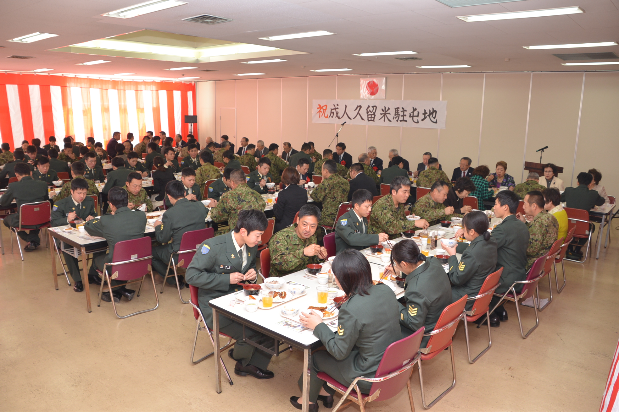 ご来賓、部隊長等との祝賀会食