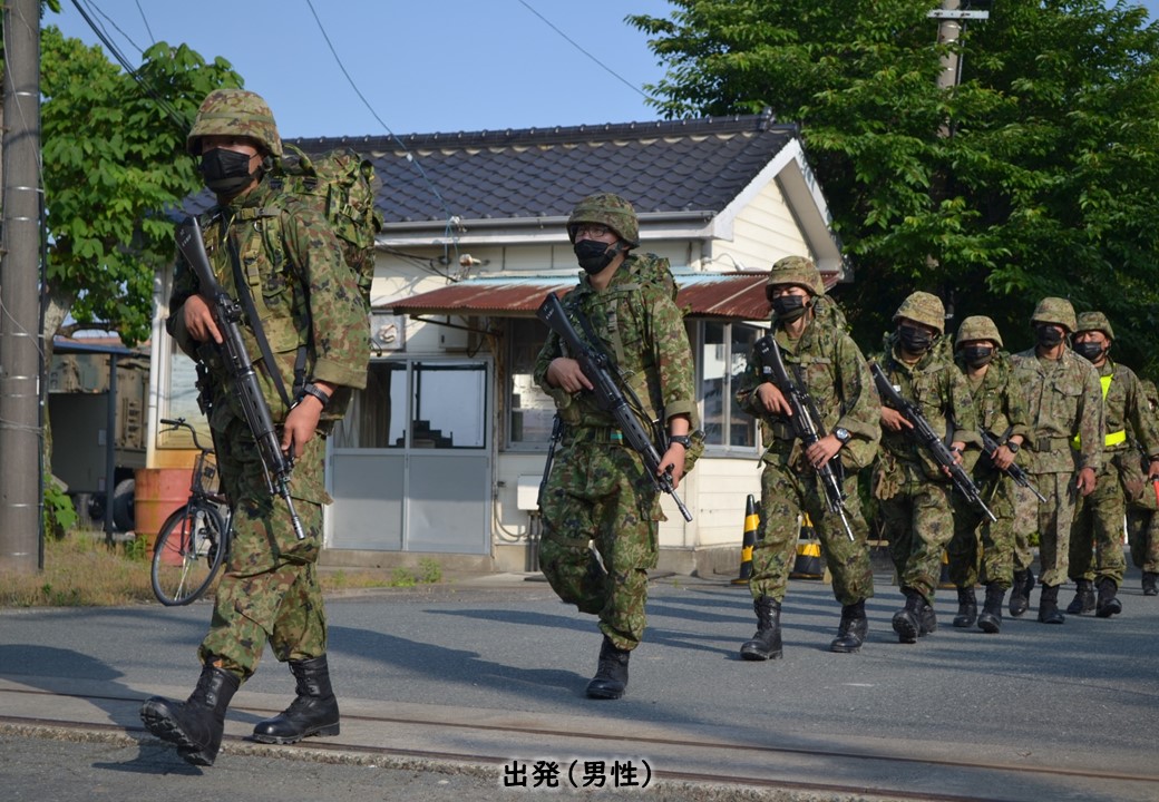 【２５ｋｍ徒歩行進訓練（男性）】第１１８教育大隊