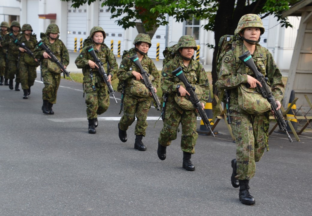 徒歩行進訓練】<br>第118教育大隊