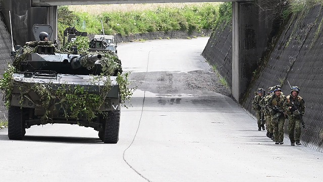 第１４普通科連隊・第１０偵察戦闘大隊　機動戦闘車と連携した攻撃前進
