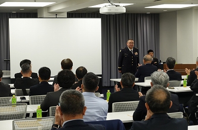 会場を包む会員の拍手