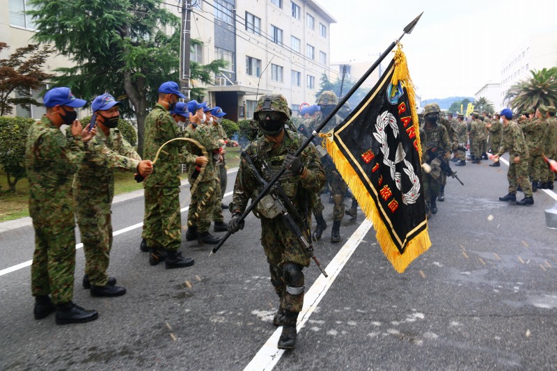 陸上自衛隊 第十二旅団 チャレンジ 陸上自衛隊で最も過酷…レンジャー訓練終えた水陸機動団員の帰還式