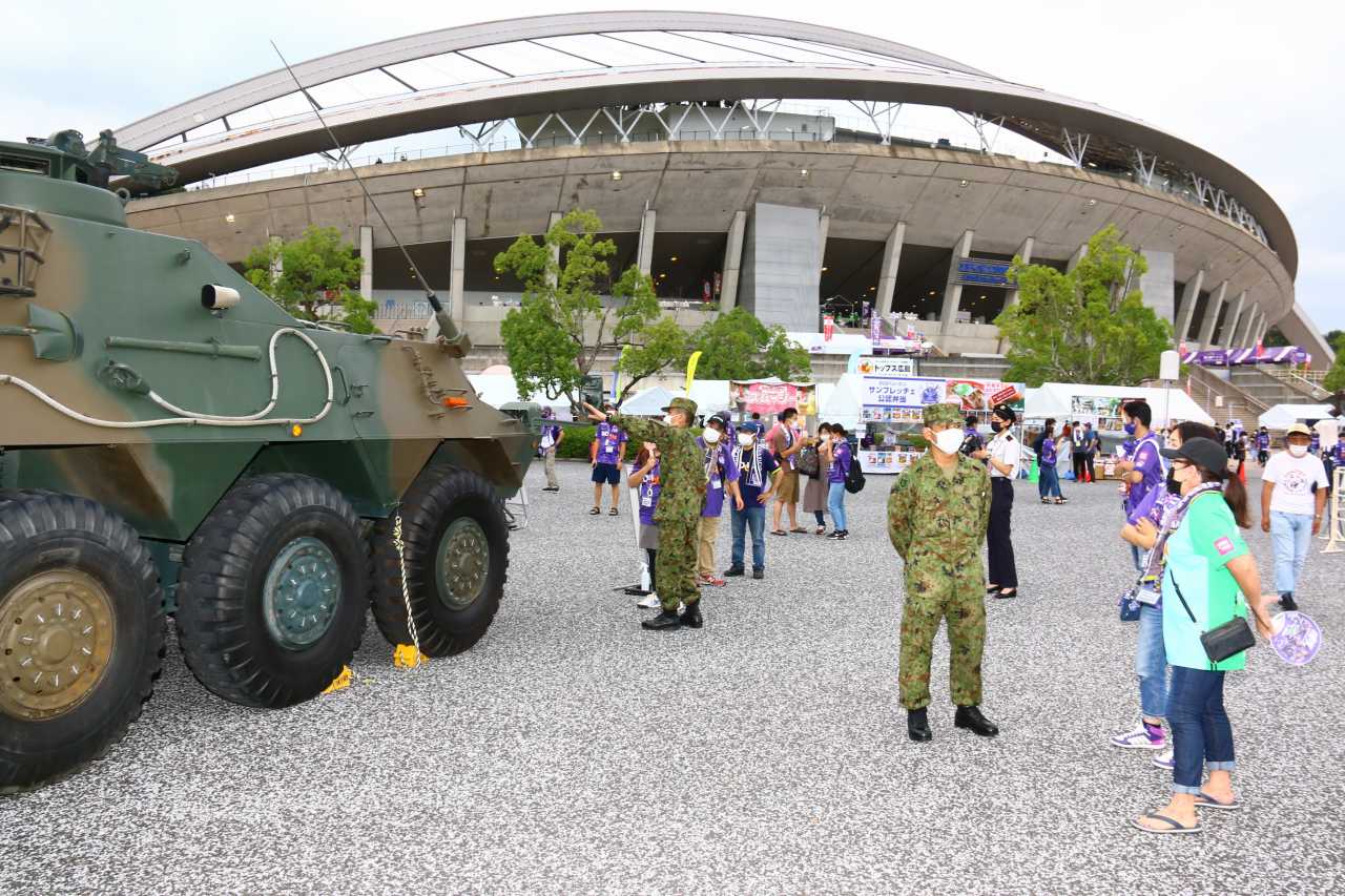 サンフレッチェサポーターも自衛隊に興味津々