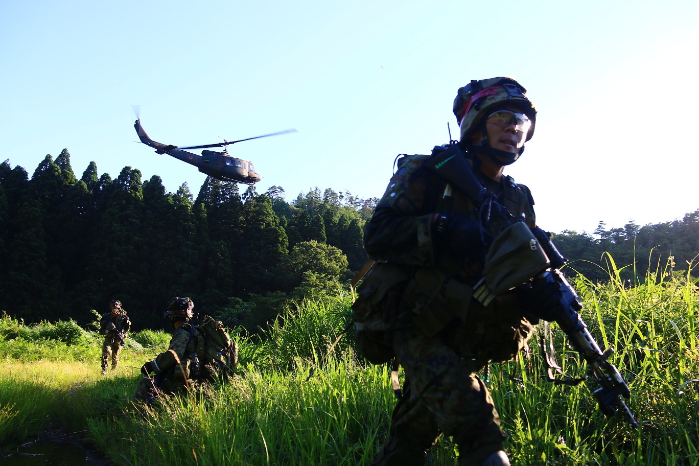 空路潜入するレンジャー隊員(第8普通科連隊)