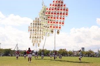 がいな万灯を堂々披露